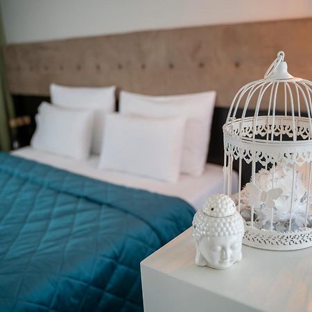 Akacija Luxury Suites Belgrad Oda fotoğraf