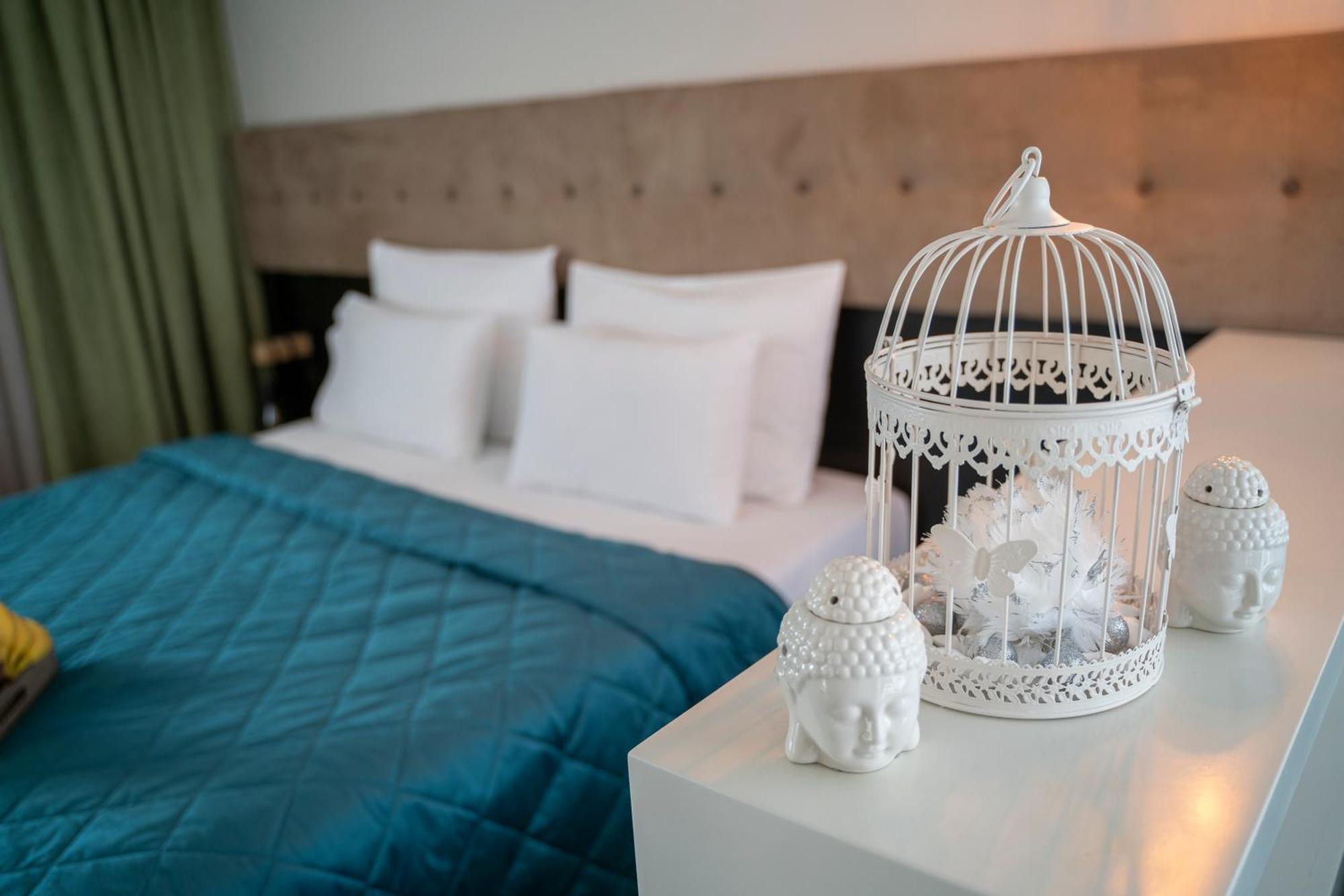 Akacija Luxury Suites Belgrad Oda fotoğraf